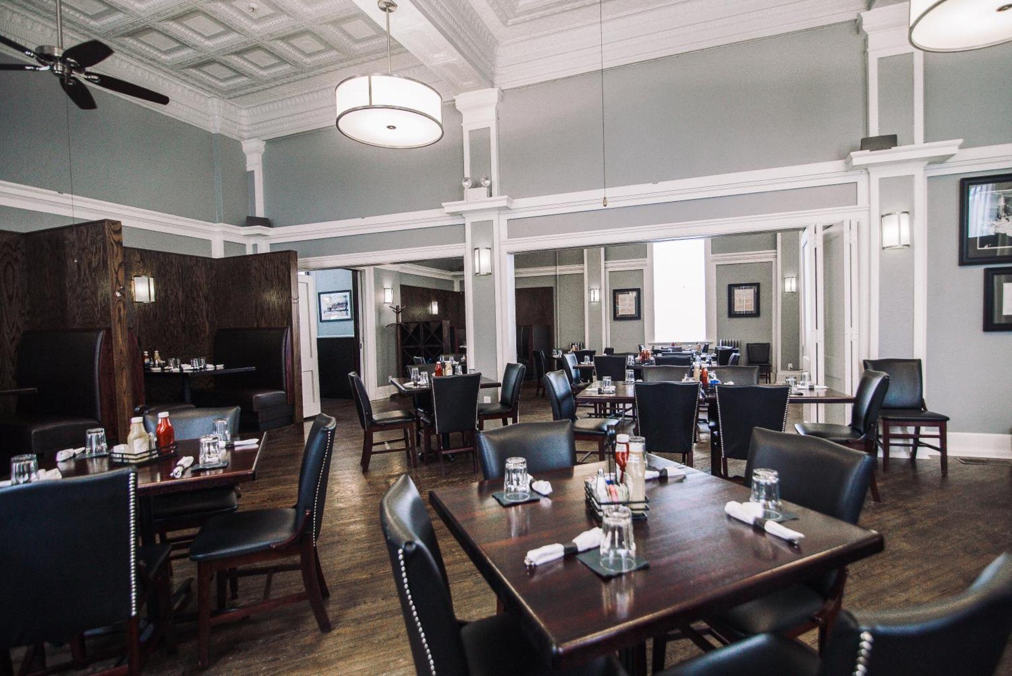 The Continental Hotel Centerville Экстерьер фото