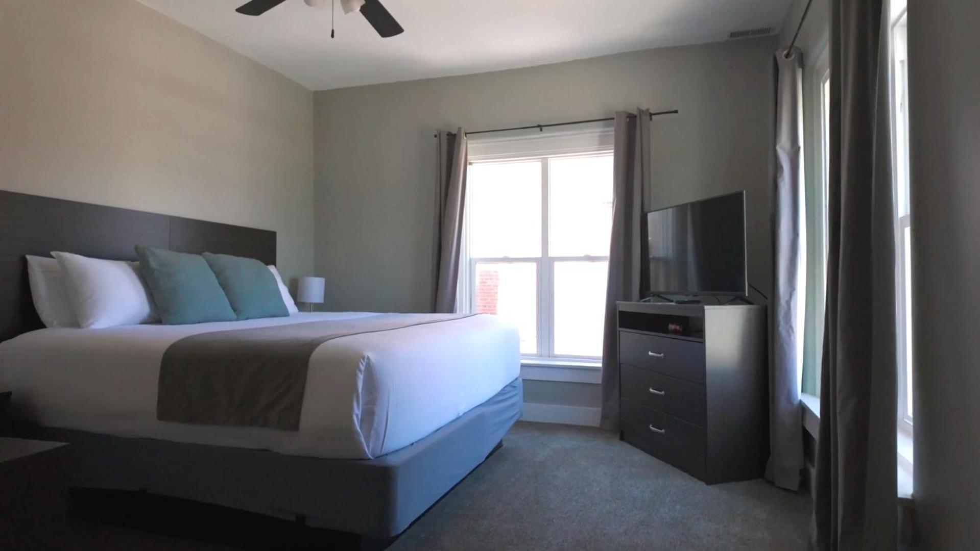 The Continental Hotel Centerville Экстерьер фото