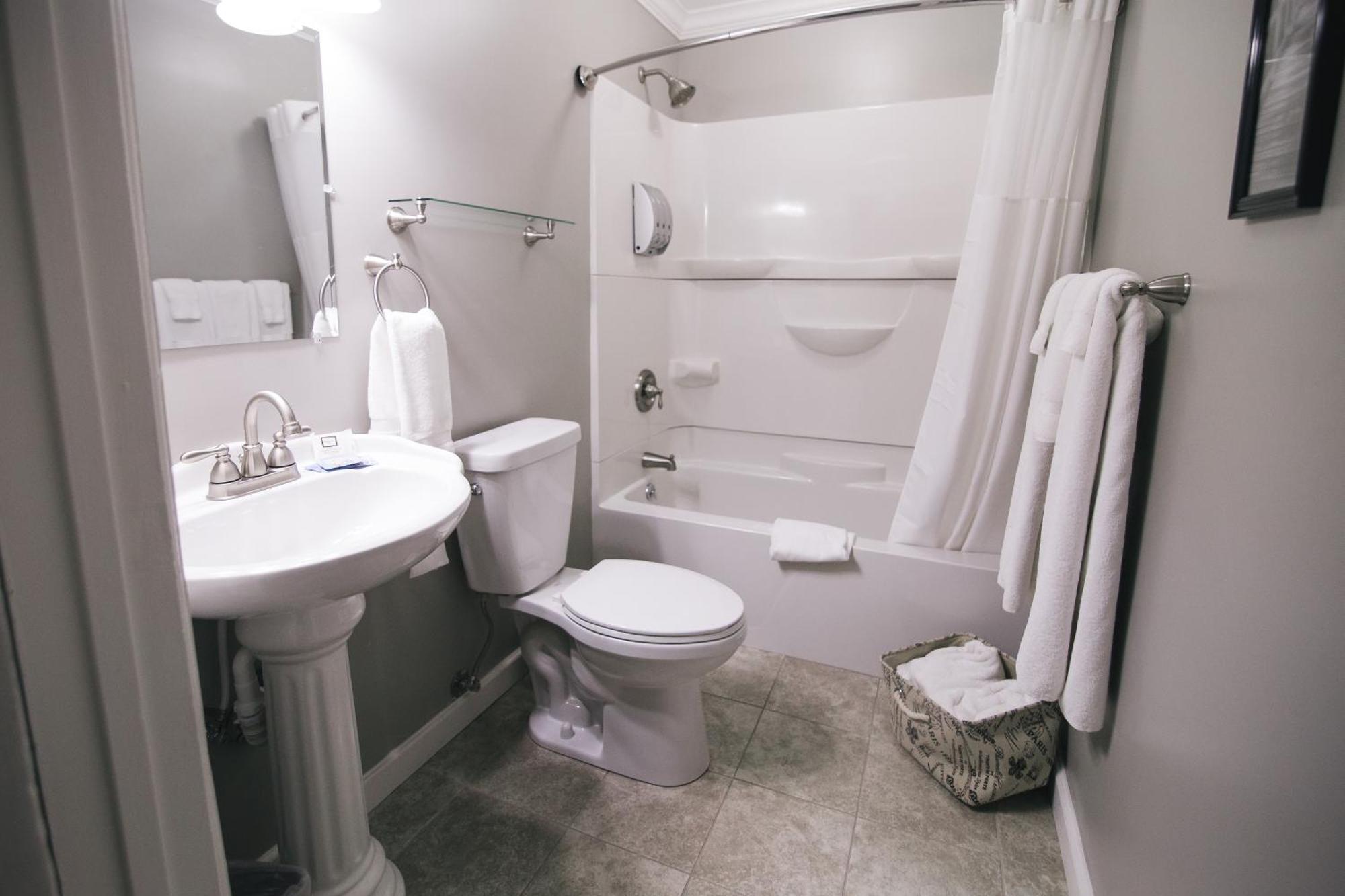 The Continental Hotel Centerville Экстерьер фото