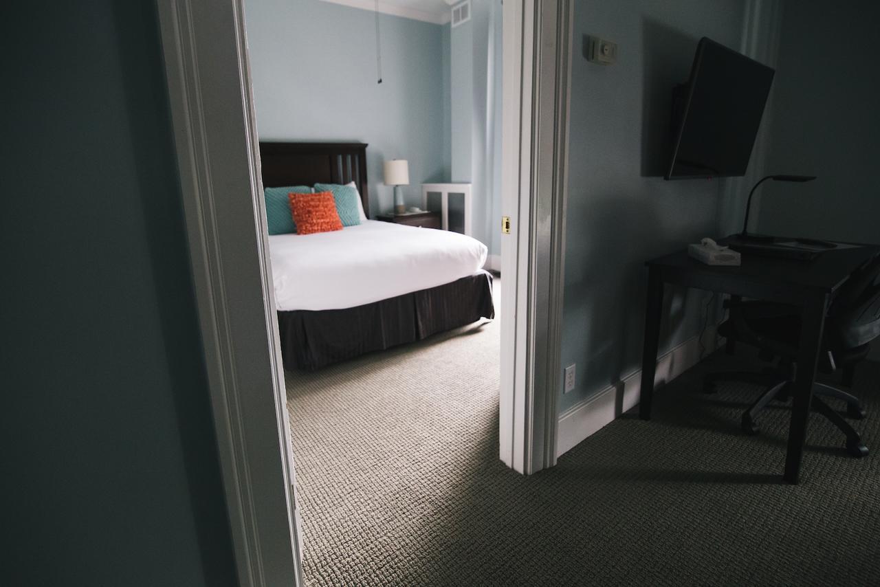 The Continental Hotel Centerville Экстерьер фото