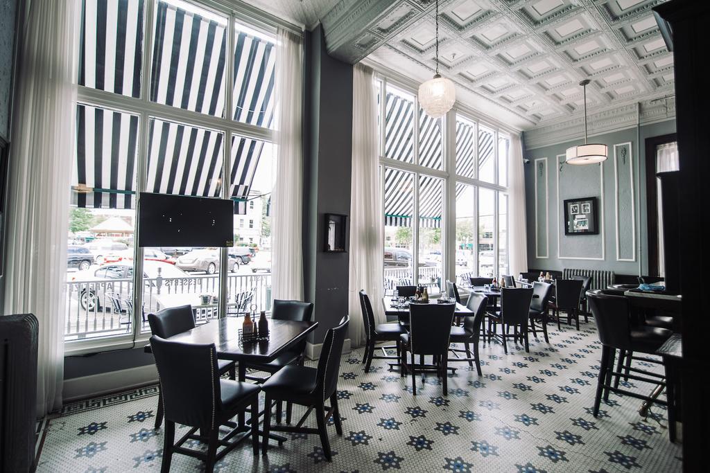 The Continental Hotel Centerville Экстерьер фото