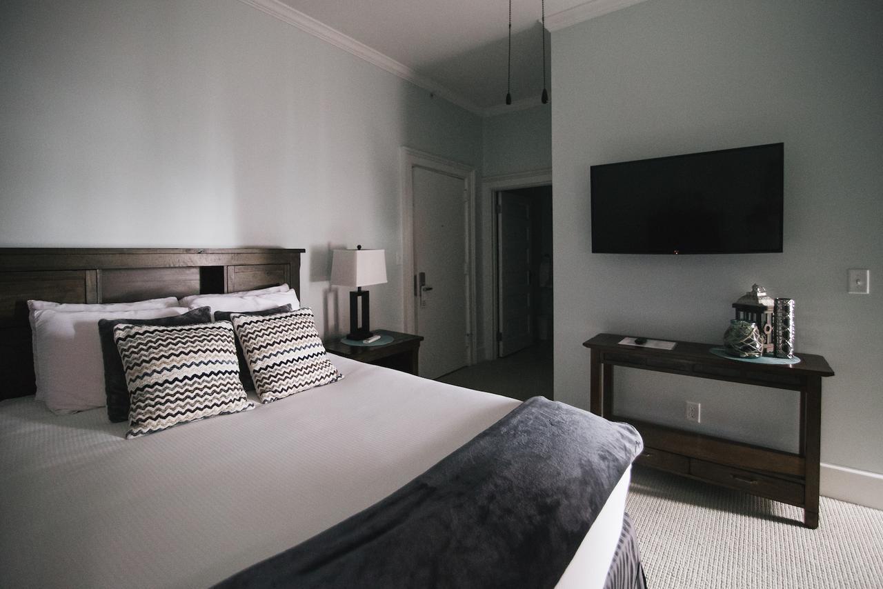 The Continental Hotel Centerville Экстерьер фото